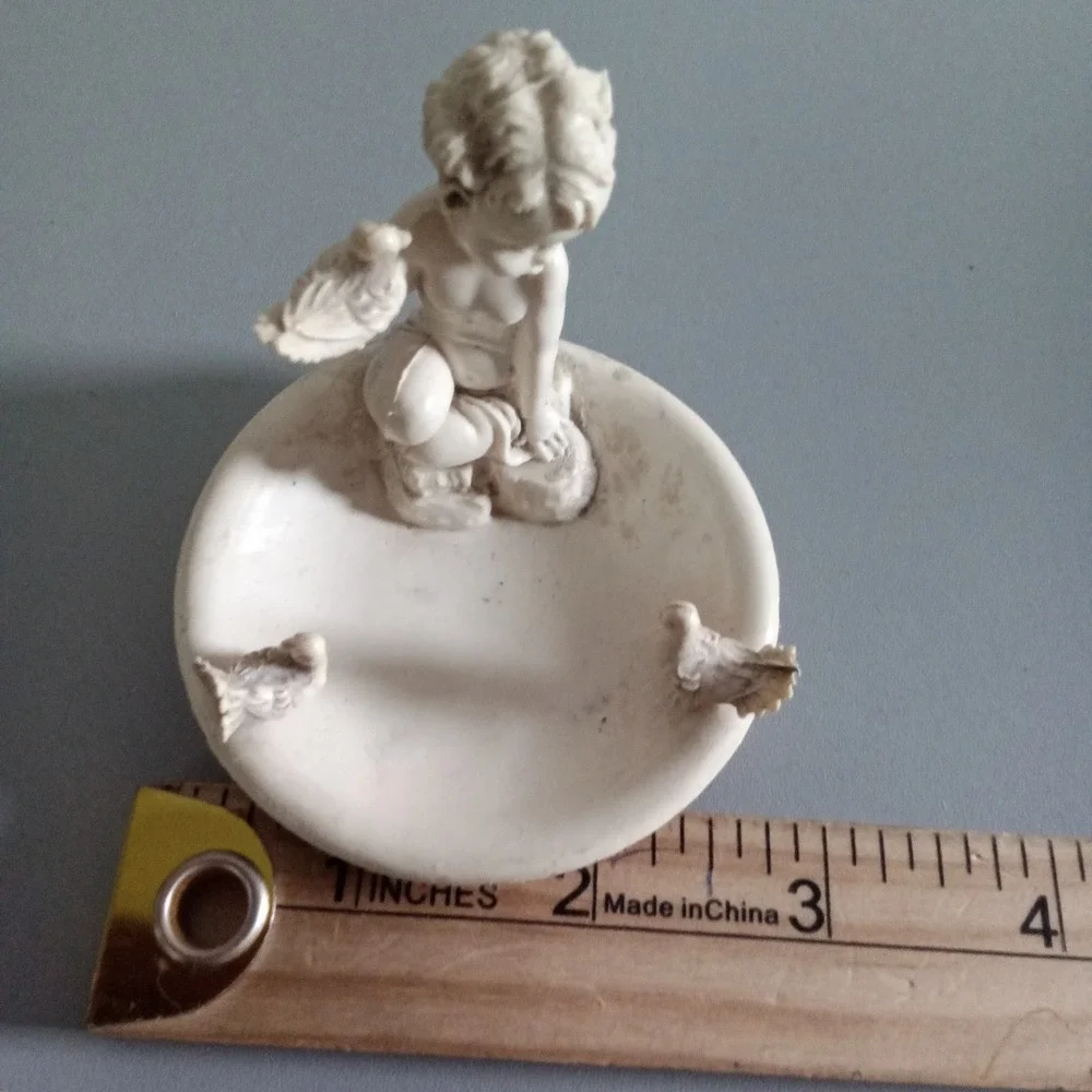 Depose Italy Cherub Birdbath Figurine Ivory Resin Angel with Birds Marked 85